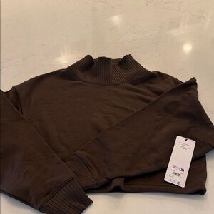 ALO Yoga Espresso cropped serenity mock neck top. New with Tags size Medium
